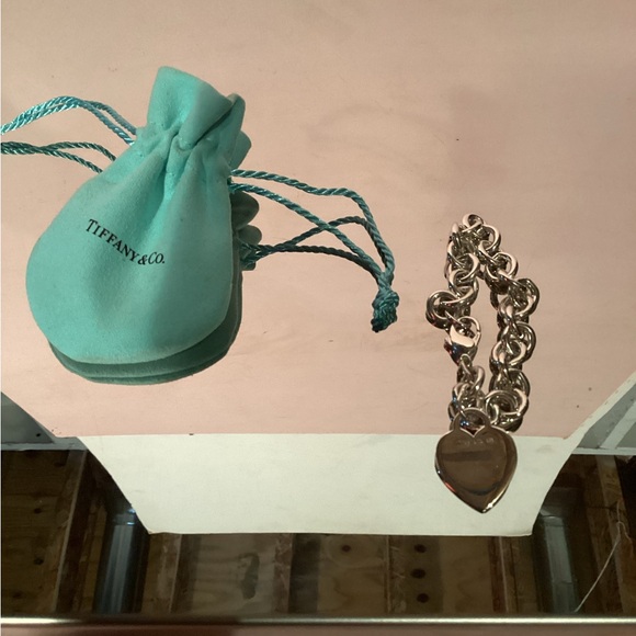 Brand new TIFFANYS HEART bracket - Picture 1 of 3